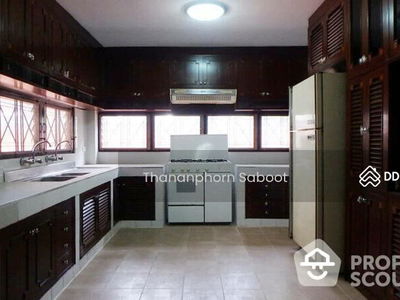 Spacious 4-Bedroom House, Bangkok, Thailand Spacious 4-Bedroom House, Bangkok, Thailand