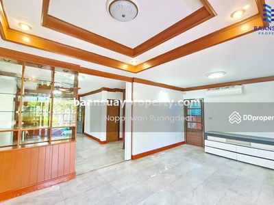 For rent, 2-story detached house, Chaengwattana Road, near the Pink Line. Chaengwattana Station 28, Nonthaburi, Thailand For rent, 2-story detached house, Chaengwattana Road, near the Pink Line. Chaengwattana Station 28, Nonthaburi, Thailand
