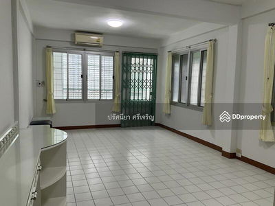 Townhouse 3 floors, 2 bedrooms, 2 bathrooms. Air conditioning in every room with a newly renovated living room on Chan Kao Road. (Soi Amorn) off Soi Suan Phul, Bangkok, Thailand Townhouse 3 floors, 2 bedrooms, 2 bathrooms. Air conditioning in every room with a newly renovated living room on Chan Kao Road. (Soi Amorn) off Soi Suan Phul, Bangkok, Thailand