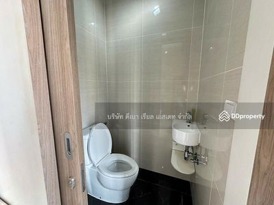 Park Origin Phrom Phong, Bangkok, Thailand Park Origin Phrom Phong, Bangkok, Thailand