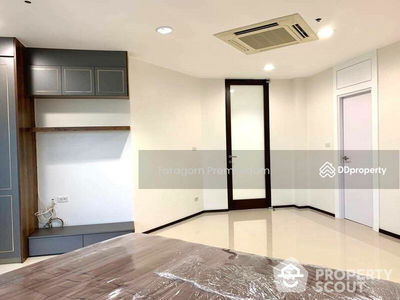 Central City East Tower, Bangkok, Thailand Central City East Tower, Bangkok, Thailand