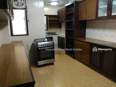 Charming soi 11 spacious bright breezy 3 bedrooms with lots of natural light. Low rise. Very homely, Bangkok, Thailand Charming soi 11 spacious bright breezy 3 bedrooms with lots of natural light. Low rise. Very homely, Bangkok, Thailand