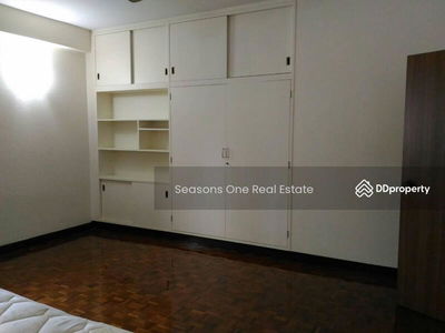 Charming soi 11 spacious bright breezy 3 bedrooms with lots of natural light. Low rise. Very homely, Bangkok, Thailand Charming soi 11 spacious bright breezy 3 bedrooms with lots of natural light. Low rise. Very homely, Bangkok, Thailand