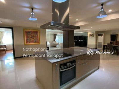 Royal Castle Sukhumvit, Bangkok, Thailand Royal Castle Sukhumvit, Bangkok, Thailand