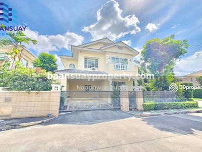 On Nut Road, Lat Krabang intersection, near Robinson Lat Krabang & Patio Mall, Bangkok, Thailand On Nut Road, Lat Krabang intersection, near Robinson Lat Krabang & Patio Mall, Bangkok, Thailand