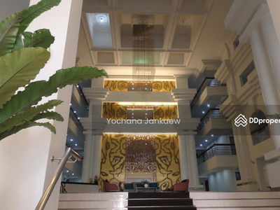 Royal Castle Sukhumvit, Bangkok, Thailand Royal Castle Sukhumvit, Bangkok, Thailand