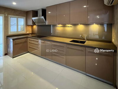 Single House with private pool for rent thonglor area, Bangkok, Thailand Single House with private pool for rent thonglor area, Bangkok, Thailand