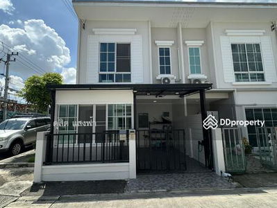New townhome for rent, corner unit, J.City University, next to Assumption College Sriracha fence, ready to move in, Chon Buri, Thailand New townhome for rent, corner unit, J.City University, next to Assumption College Sriracha fence, ready to move in, Chon Buri, Thailand