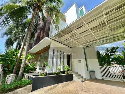 Gehäuse In Ban Ratsada, Thailand Gehäuse In Ban Ratsada, Thailand