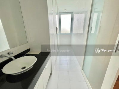 Housing in Ban Ratsada, Thailand Housing in Ban Ratsada, Thailand