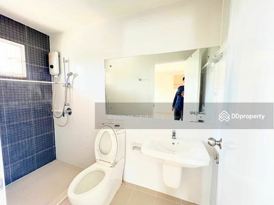 The Plant Onnut-Motorway, Samut Prakan, Thailand The Plant Onnut-Motorway, Samut Prakan, Thailand