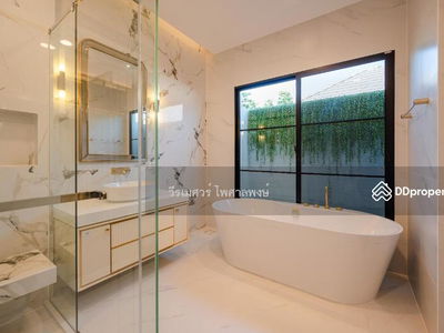 Nantawan Rama 9 New Krungthepkreetha, Bangkok, Thailand Nantawan Rama 9 New Krungthepkreetha, Bangkok, Thailand