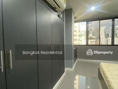 Lake Avenue Sukhumvit 16, Bangkok, Thailand Lake Avenue Sukhumvit 16, Bangkok, Thailand