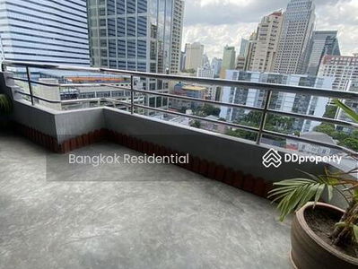 Lake Avenue Sukhumvit 16, Bangkok, Thailand Lake Avenue Sukhumvit 16, Bangkok, Thailand