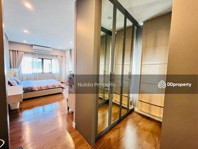 Burasiri Pattanakarn, Bangkok, Thailand Burasiri Pattanakarn, Bangkok, Thailand