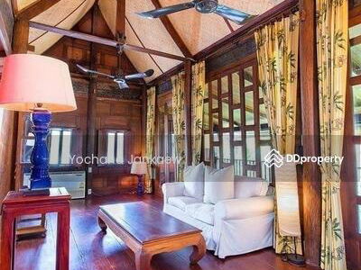 Spacious 5-Br House near BTS Punnawithi, Bangkok, Thailand Spacious 5-Br House near BTS Punnawithi, Bangkok, Thailand