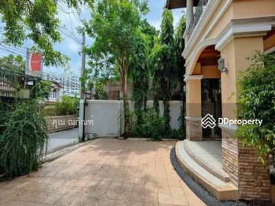 Single house, Sukhumvit 63, Bangkok, Thailand Single house, Sukhumvit 63, Bangkok, Thailand