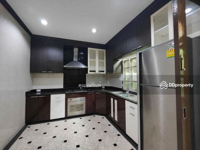 Single house, Sukhumvit 63, Bangkok, Thailand Single house, Sukhumvit 63, Bangkok, Thailand