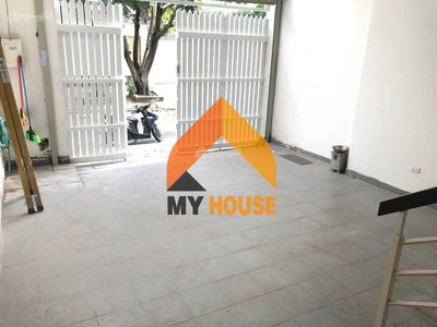 Gehäuse In Nha Be, Vietnam Gehäuse In Nha Be, Vietnam