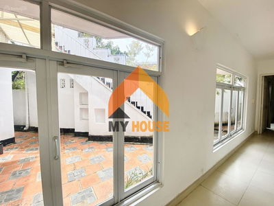 Gehäuse In Nha Be, Vietnam Gehäuse In Nha Be, Vietnam