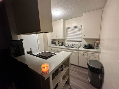 Barry Avenue, United States  Barry Avenue, United States