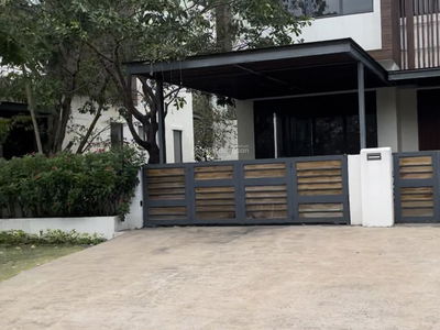 Swan Bay, Vietnam  Swan Bay, Vietnam