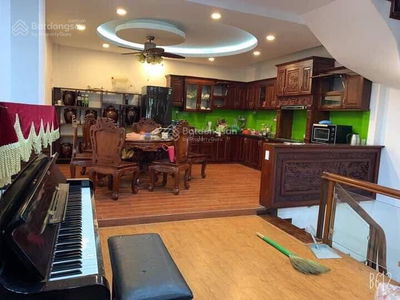 Gehäuse In Hanoi, Vietnam Gehäuse In Hanoi, Vietnam