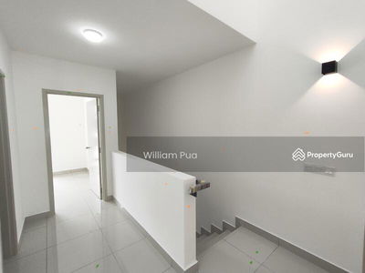 Robin @ Rimbayu, Malaysia Robin @ Rimbayu, Malaysia