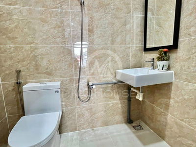 Le Van Tho Street, Vietnam Le Van Tho Street, Vietnam