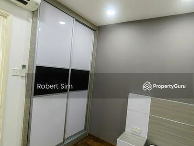 Molek Pine, Malaysia Molek Pine, Malaysia