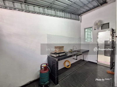 Gunung Rapat Ampang Taman Cempaka Ipoh Perak, Malaysia Gunung Rapat Ampang Taman Cempaka Ipoh Perak, Malaysia