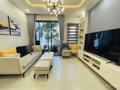 Topaz Twins, Vietnam Topaz Twins, Vietnam