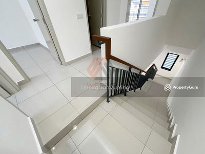 Robin @ Rimbayu, Malaysia Robin @ Rimbayu, Malaysia