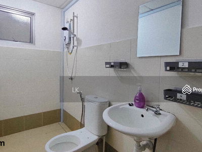 Axis Crown, Malaysia Axis Crown, Malaysia