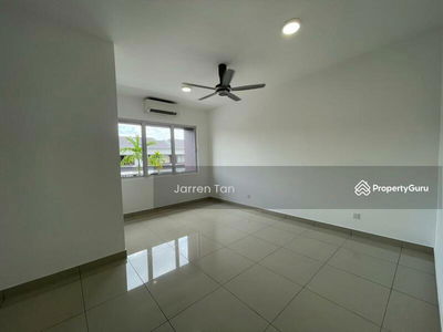 Robin @ Rimbayu, Malaysia Robin @ Rimbayu, Malaysia