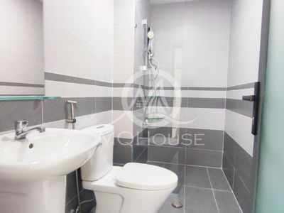 Hoang Van Thu Street, Vietnam Hoang Van Thu Street, Vietnam