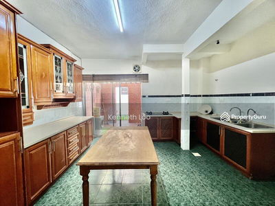 Guarded - well kept condition, Malaysia Guarded - well kept condition, Malaysia