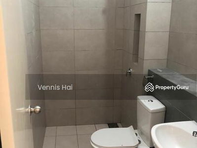 Robin @ Rimbayu, Malaysia Robin @ Rimbayu, Malaysia