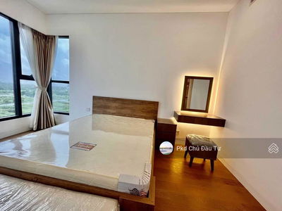 The River Thủ Thiêm, Vietnam  The River Thủ Thiêm, Vietnam